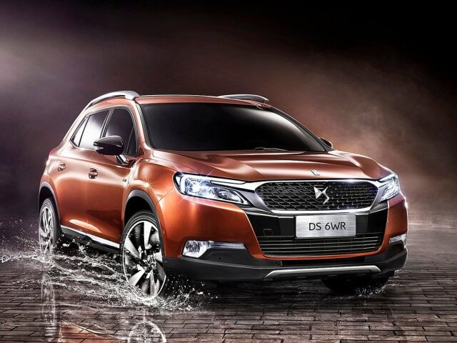 Nový crossover DS 6WR vychádza zo štúdie Wild Rubis. Ale len ideovo. Zachoval si z nej však napríklad tvar prednej masky, ktorú označuje Citroën ako DS Wings.