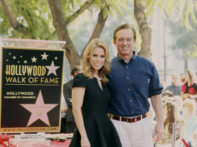 Herečka Cheryl Hines a jej (dnes už) snúbenec Robert F. Kennedy Jr.