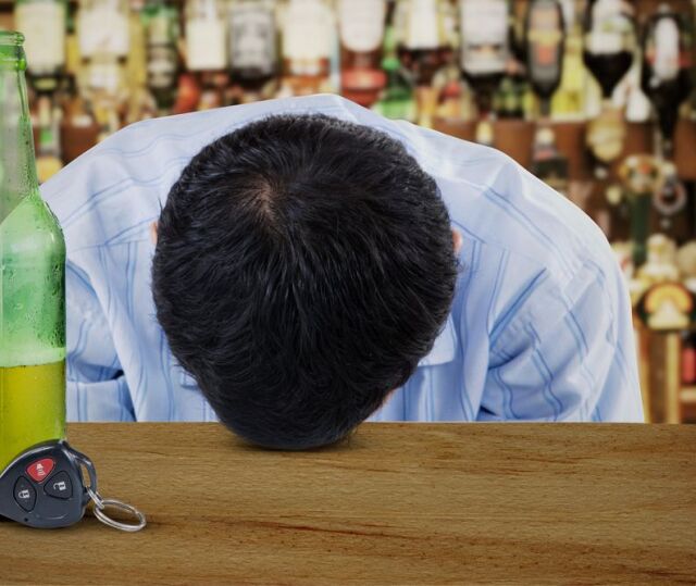 alkohol, fľaše, opitý