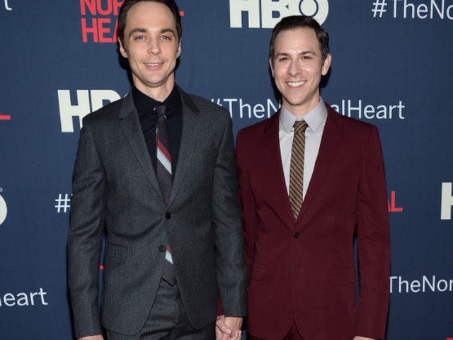 Herec Jim Parsons (vľavo) a jeho manžel Todd Spiewak.