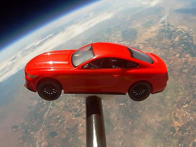 Ford Mustang - vesmír