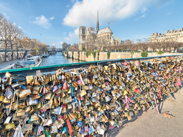 pariz shutterstock