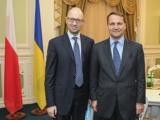 Radoslaw Sikorski, Arsenij Jaceňuk, Ukrajina