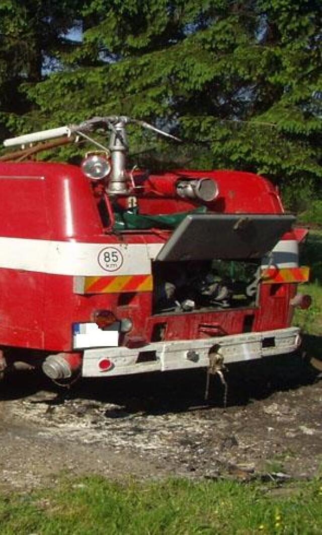 hasiči, hasičské auto, dobrovoľní hosiči