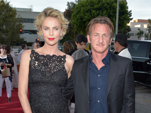 Herecká dvojica Charlize Theron a Sean Penn.