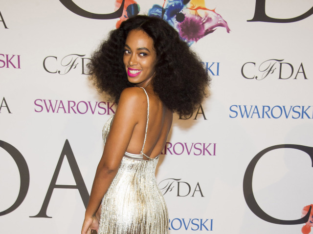 Solange Knowles v kreácii Calvin Klein Collection.