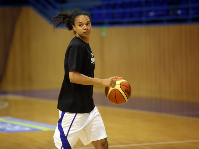 Kristi Toliverová
