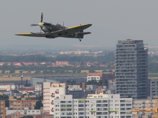 prelet, spitfire, stíhačka