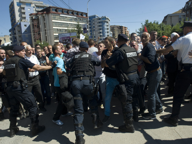 Kosovo, polícia, demonštrácia