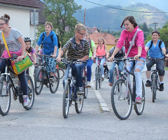 deti, bicykle, Zuberec, škola