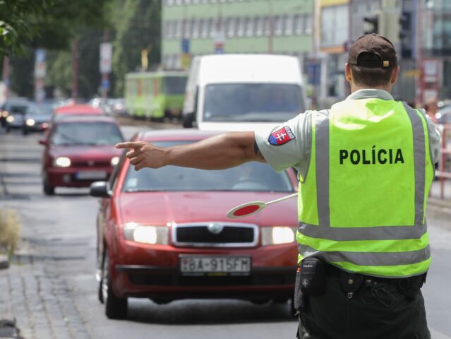 polícia, šofér