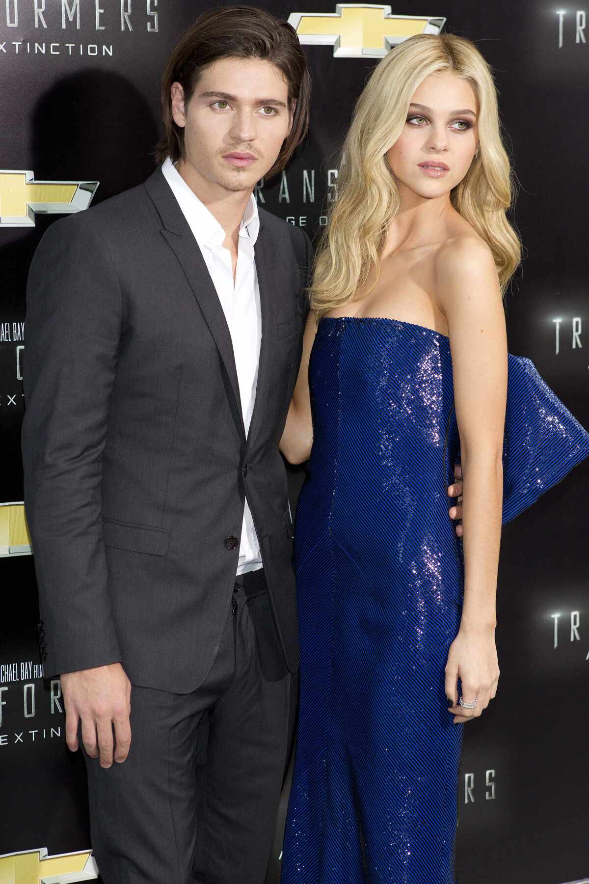 Americká herečka Nicola Peltz prišla na premiéru s bratom Williamom.