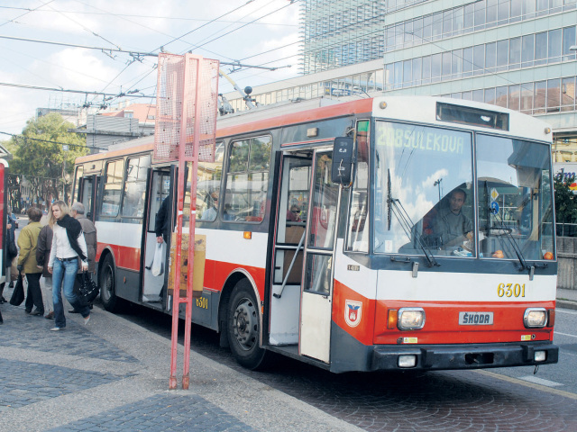 Bratislava, trolejbus, MHD, doprava, cestujúci