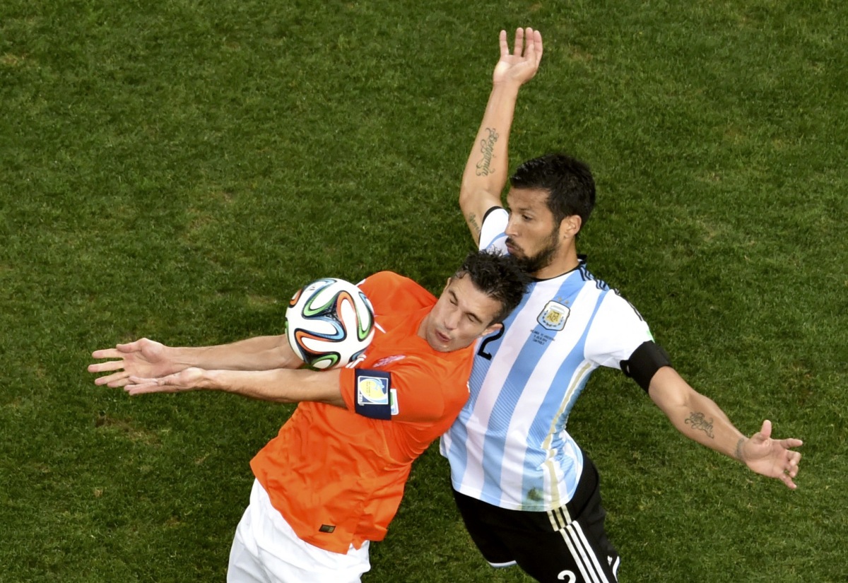 Robin van Persie, Ezequiel Garay,