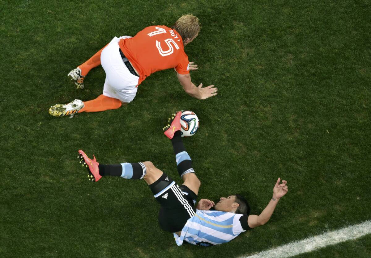 Dirk Kuyt, Enzo Perez