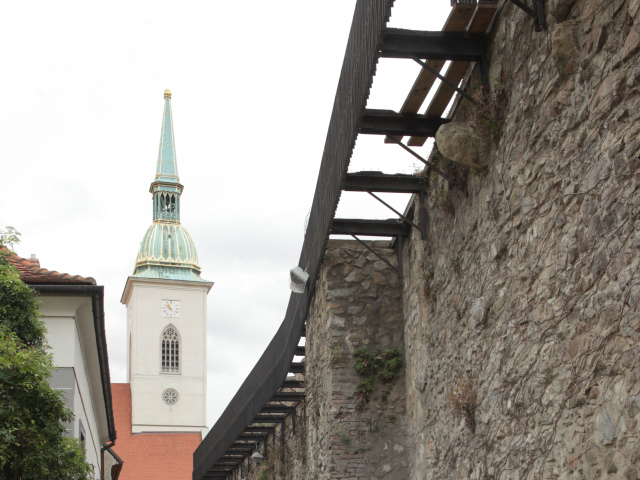 bratislava, hradby, domkostol,