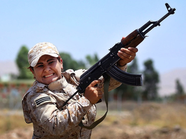 Irak, ženy, bojovníčky, Pešmegrovia, Kurdi, Kurdistan, zbrane, vojačky, výcvik