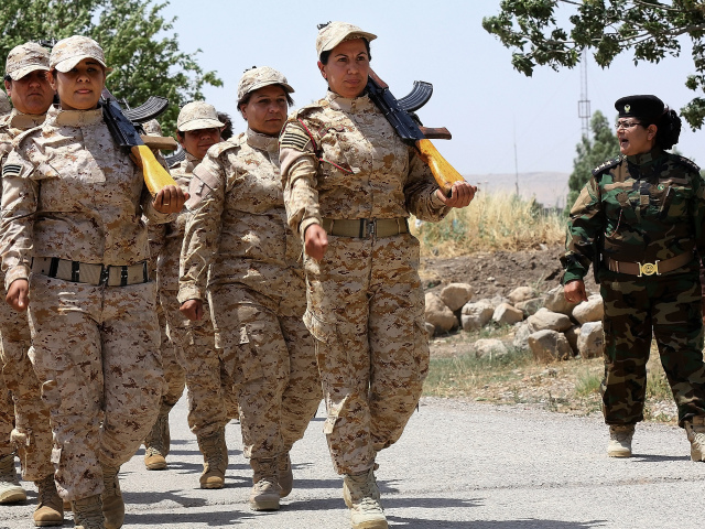 Irak, ženy, bojovníčky, Pešmegrovia, Kurdi, Kurdistan, zbrane, vojačky, výcvik