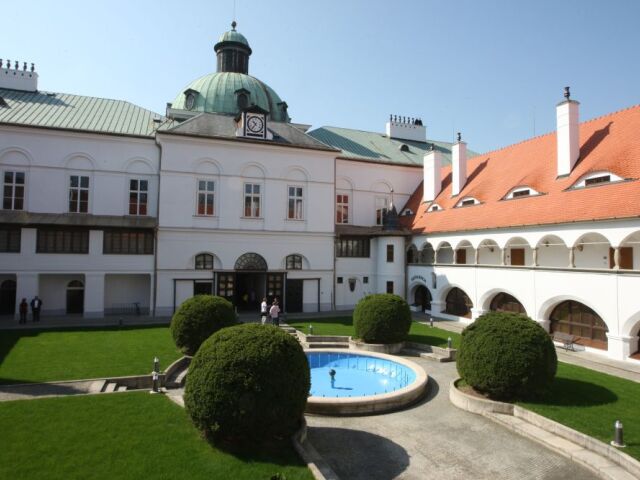 Topoľčianky, kaštieľ , zámok