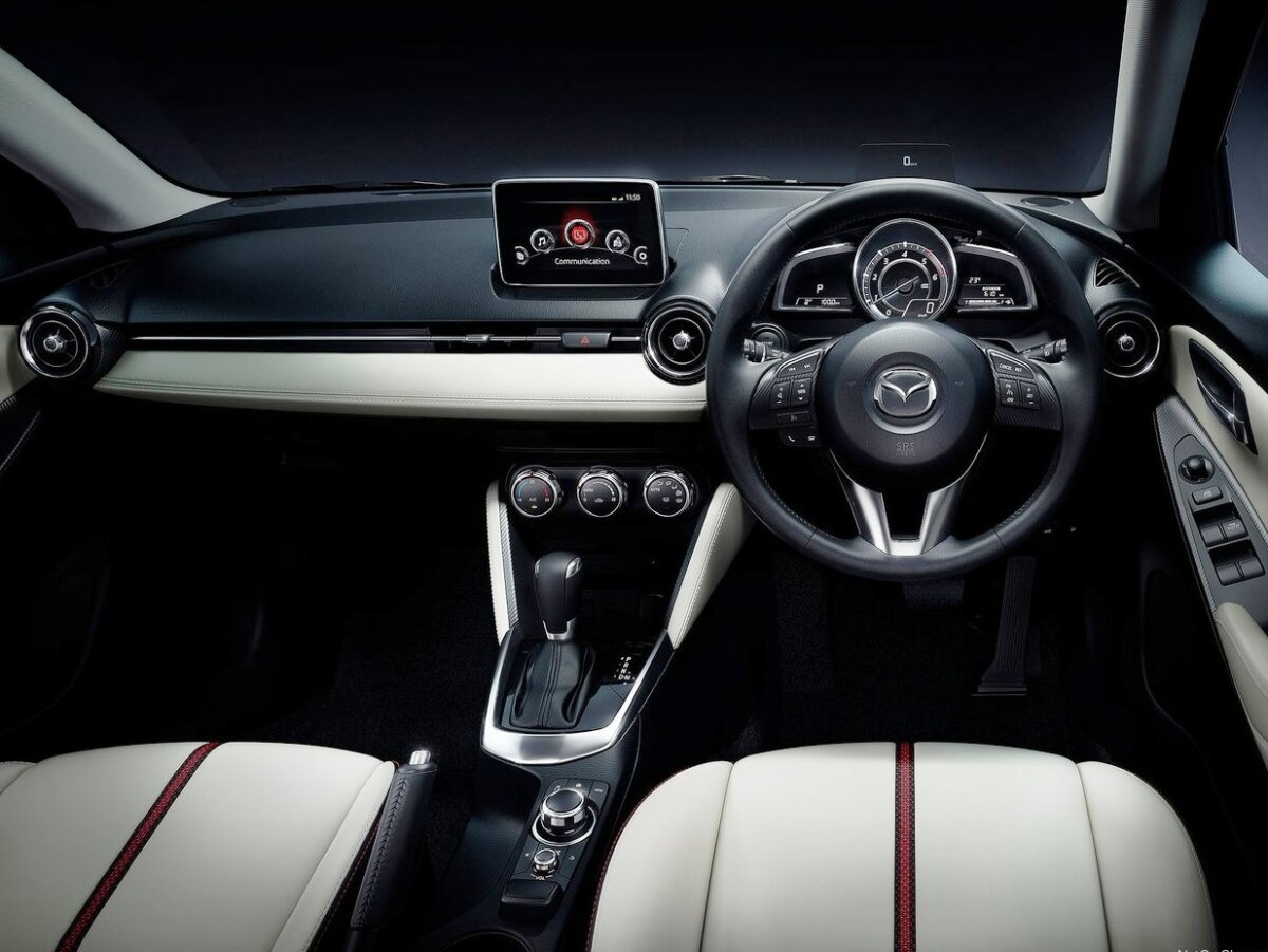 Mazda 2 - 2015