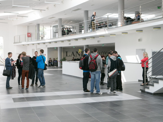 STU, FIIT, student, vysokoskolak, vysoka skola