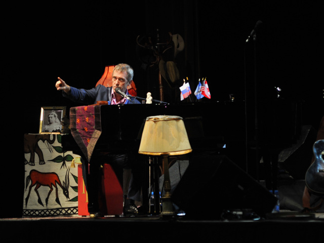 HUDBA: Hugh Laurie with the Copper Bottom Band