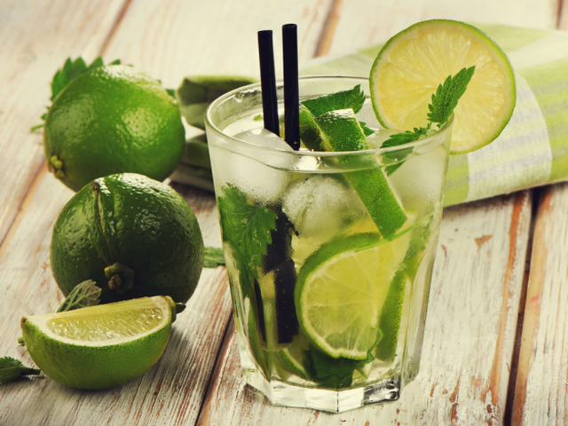 Mojito je jedným z najobľúbenejších miešaných nápojov. 