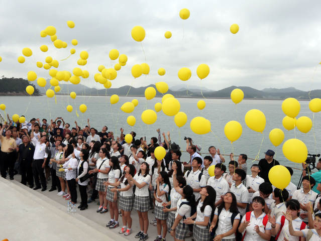 Južná Kórea, trajekt, Sewol, majiteľ, žiaci, študenti