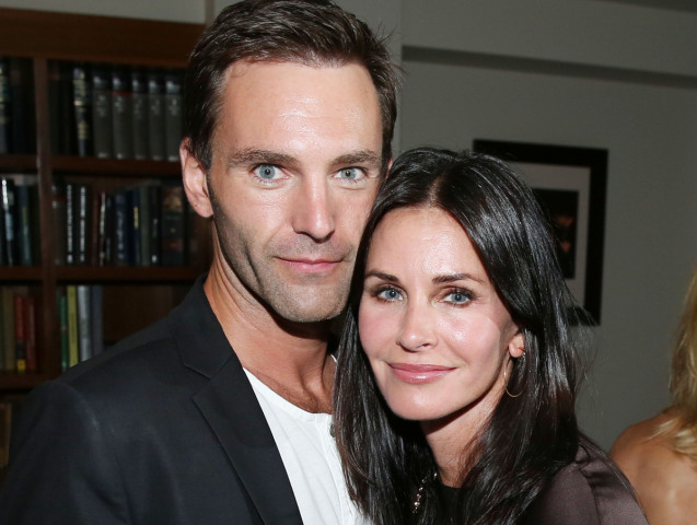 Herečka Courteney Cox a jej snúbenec - hudobník Johnny McDaid.