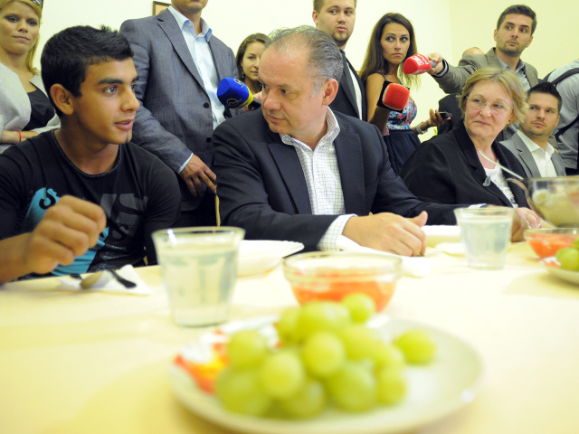 Andrej Kiska, prezident, Reedukačné centrum, Hlohovec, polepšovňa, jedlo, strava, Jana Dubovcová
