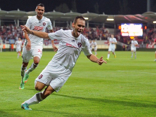 Spartak Trnava, St. Johnstone
