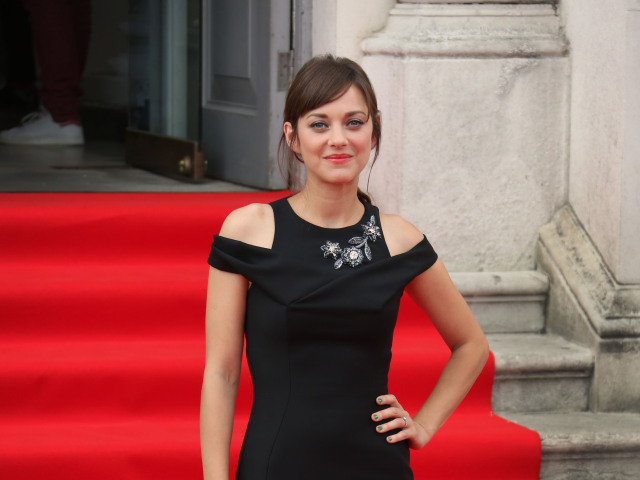Francúzska herečka Marion Cotillard v kreácii Dior. 