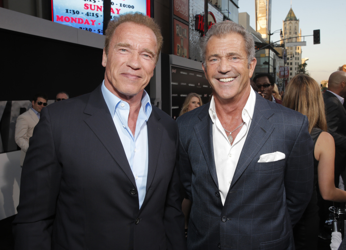 Arnold Schwarzenegger (vľavo) a jeho kolega Mel Gibson.