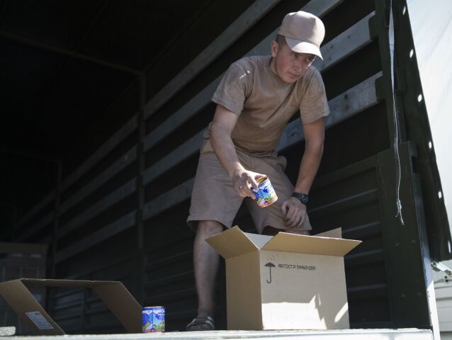 Ukrajina, humanitárna kolóna, Rusko, vojaci, červený kríž