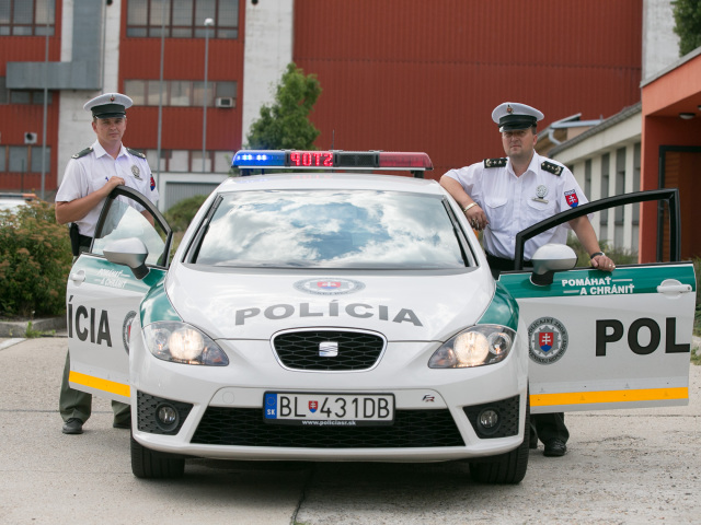 polícia, inteligentné auto, Soitron, kontrola identity, policajti