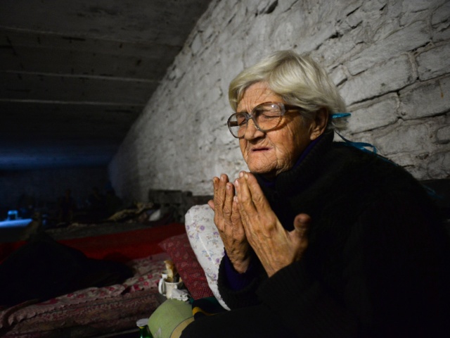 Ukrajina, Doneck, boje, starenka, babka
