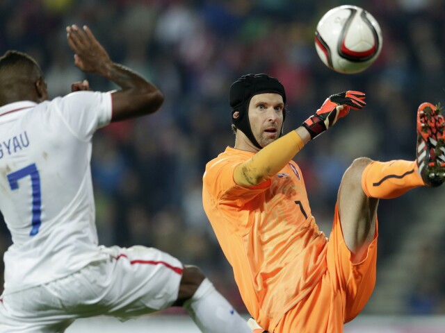 Petr Čech, Joe Gyau