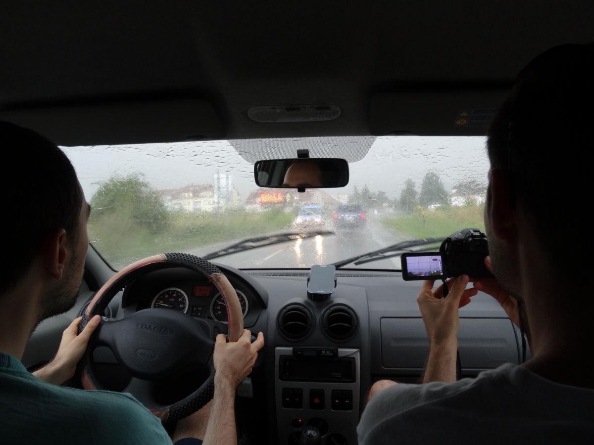 lovci búrky v aute, kamerovanie dažďa z auta