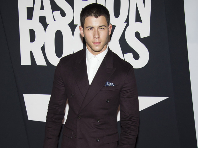 Spevák a herec Nick Jonas.