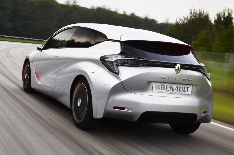 Karoséria využíva okrem ocele aj hliník, horčík, karbón či odľahčené termoplasty. Aj preto klesla hmotnosť tohto plug-in hybridu na 955 kg.