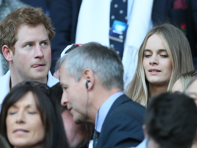Britský princ Harry na archívnej snímke s priateľkou Cressidou Bonas.