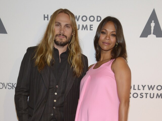 Tehotná herečka Zoe Saldana a jej manžel Marco Perego.