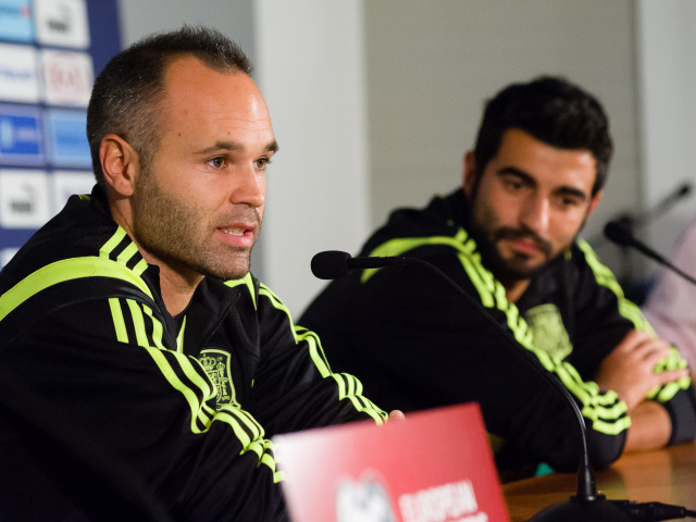 Andres Iniesta, Raúl Albiol