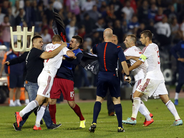 Futbalisti, Srbsko, Albánsko, nepokoje