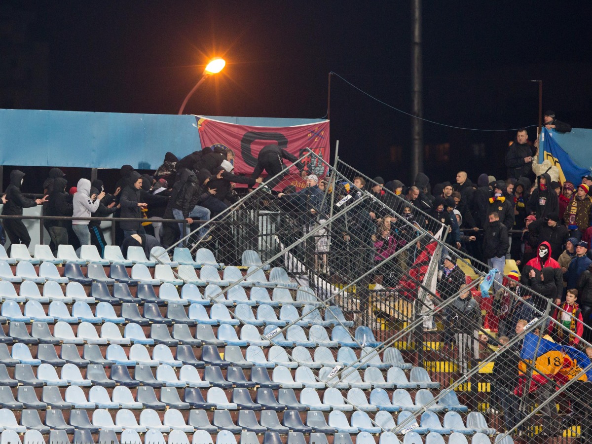Slovan - Sparta, fanúšikovia, výtržnosti