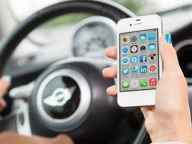 Apple, CarPlay, iPhone, auto, smartfón, telefón