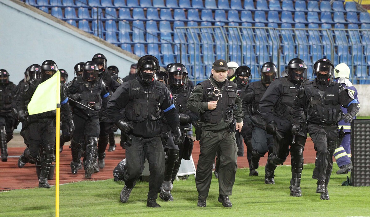 Slovan - Sparta, polícia, ťažkoodenci