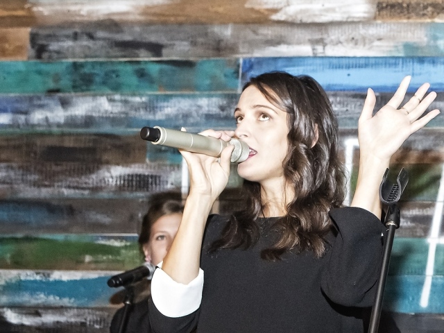 Tehotná Jana Kirschner predstavila svoj nový album - Moruša Čierna. 