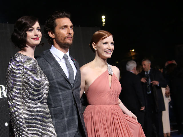 Anne Hathaway (vľavo) a Jessica Chastain