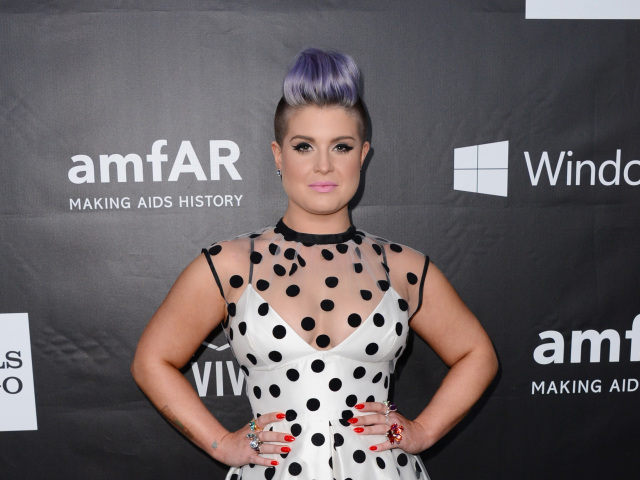Televízna celebrita Kelly Osbourne.